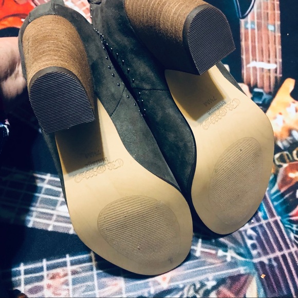 Crown Vintage Gray Embroidered Ankle Booties! - Picture 10 of 14